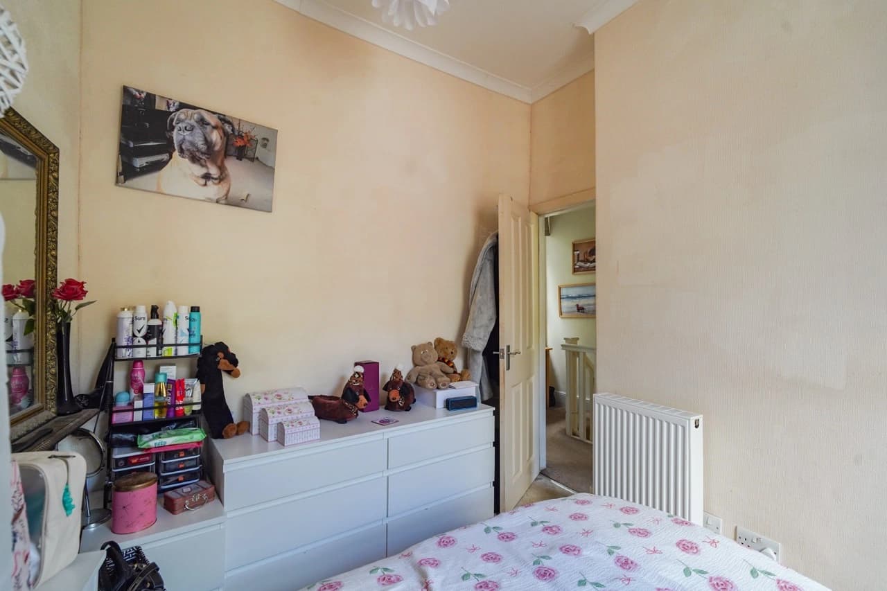 property photo 8 of 17