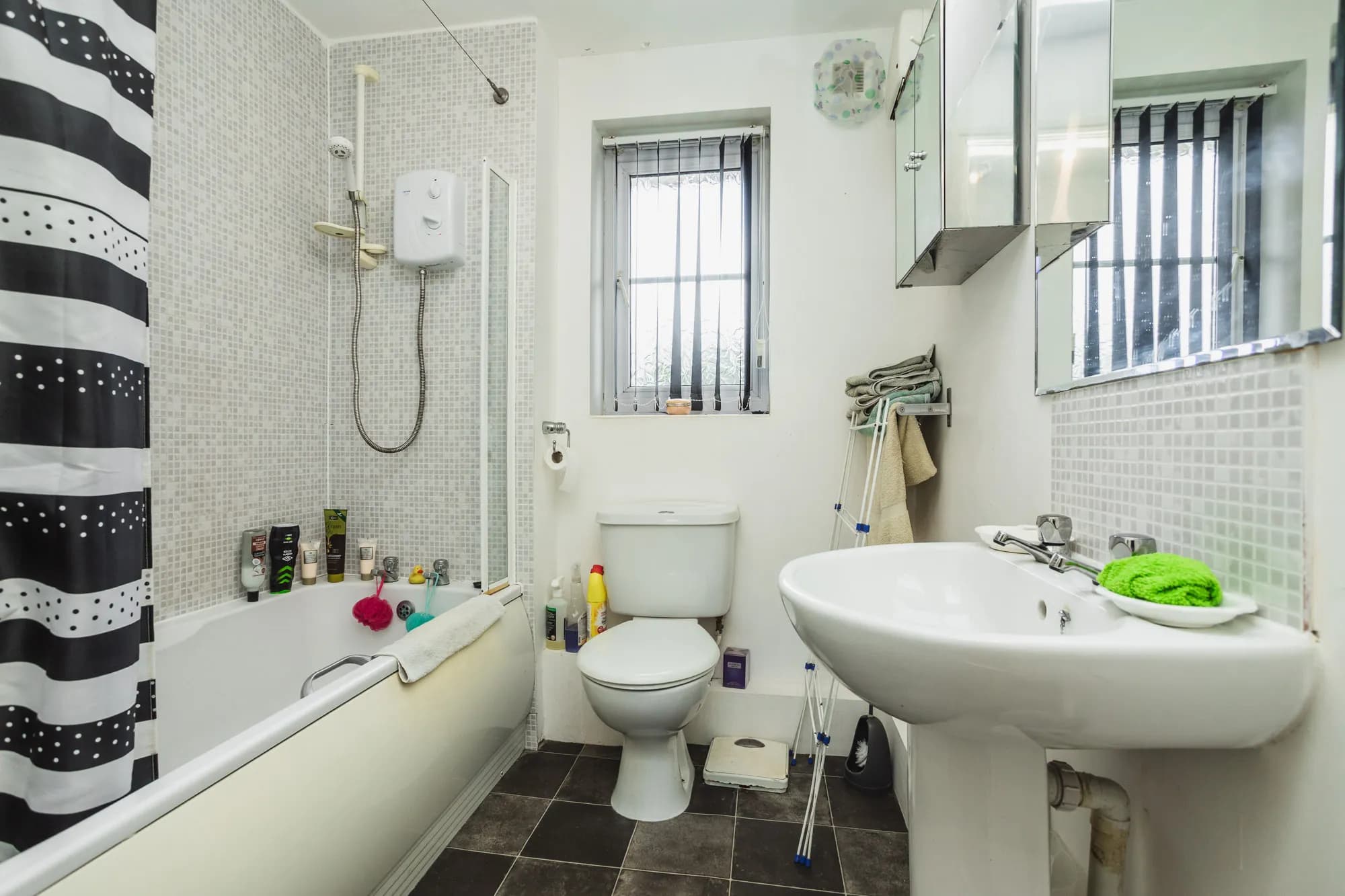 property photo 9 of 17