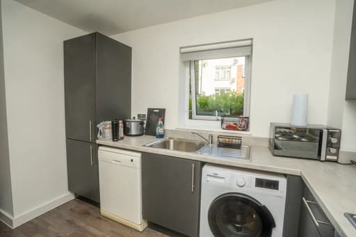 property photo 9 of 25