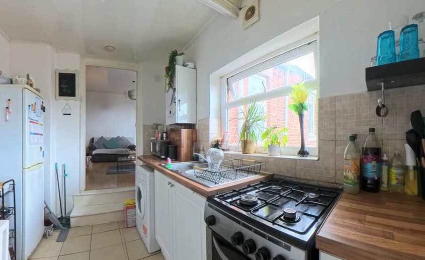 property photo 6 of 17