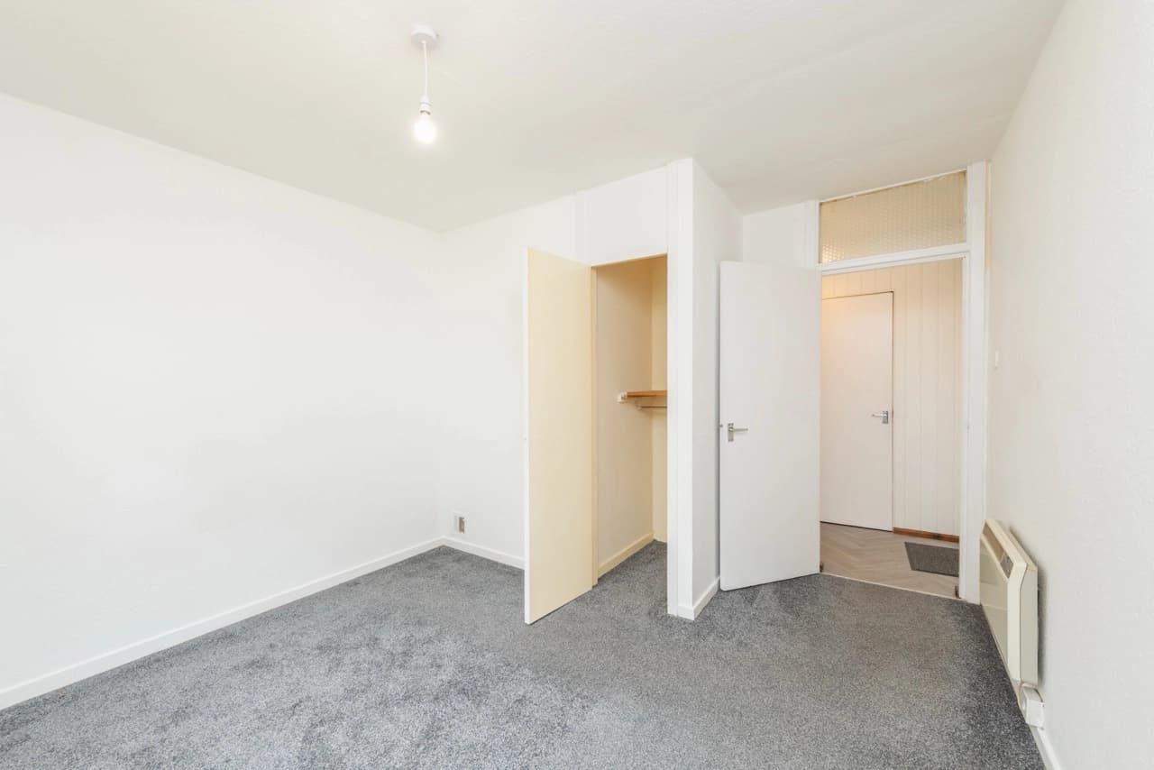 property photo 11 of 18