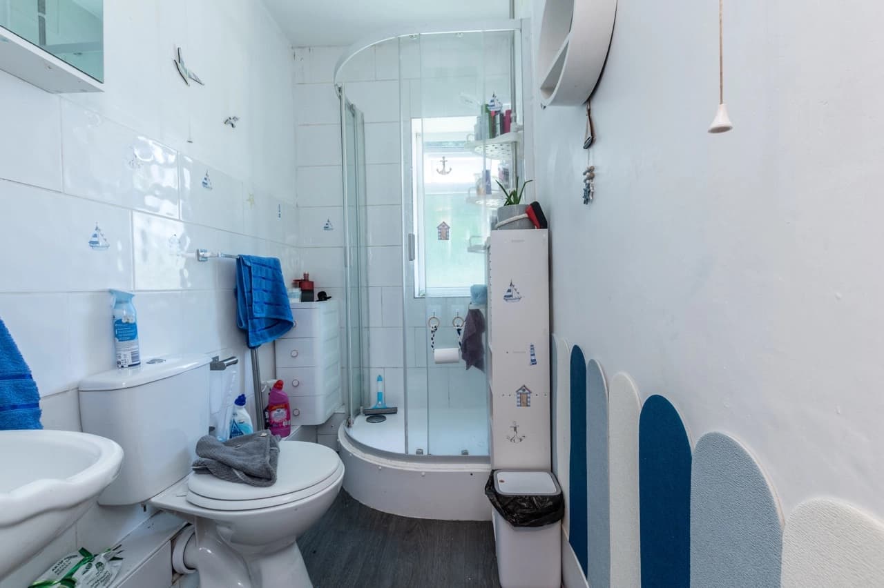 property photo 9 of 19