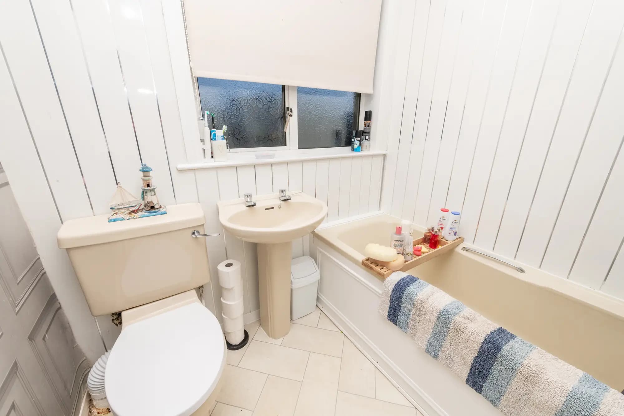 property photo 10 of 27