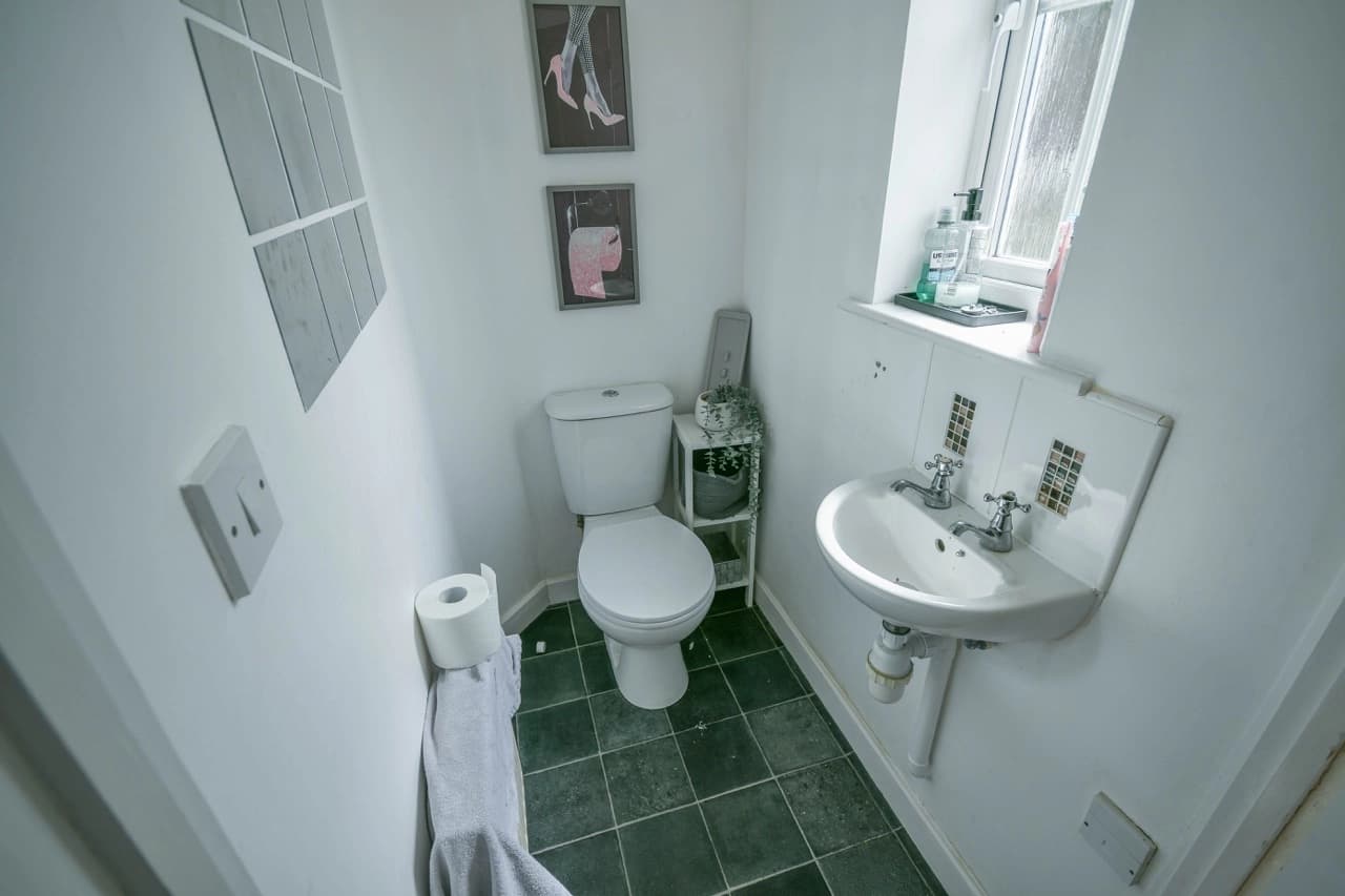 property photo 8 of 20