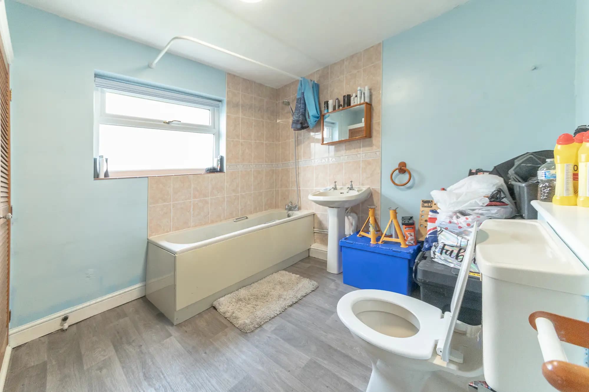 property photo 8 of 13