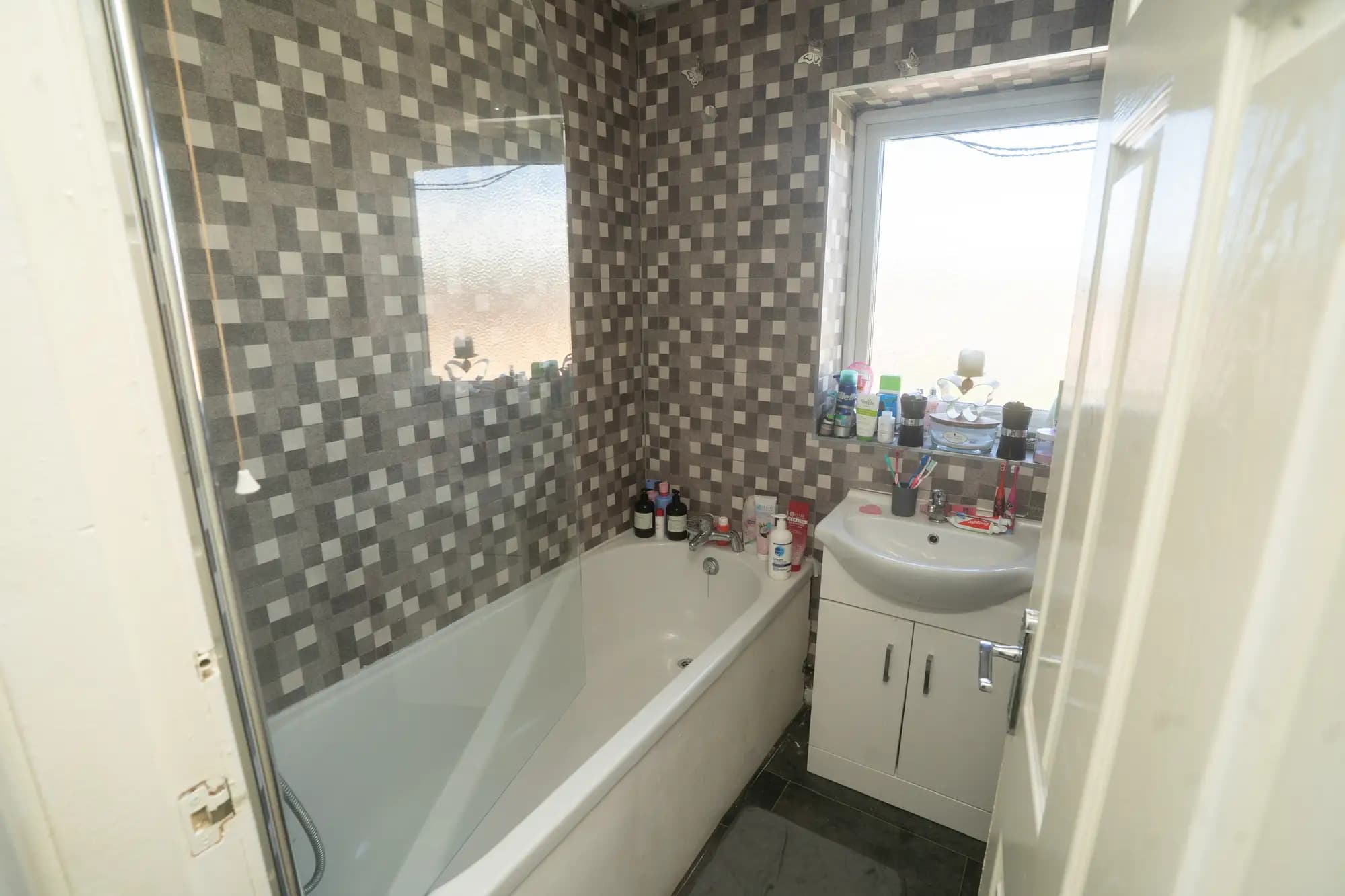 property photo 8 of 17