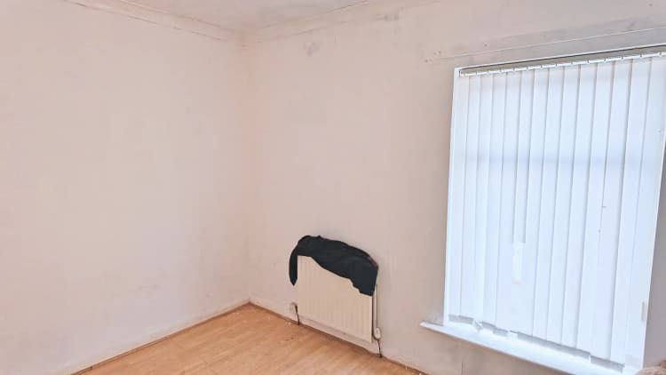 property photo 10 of 18