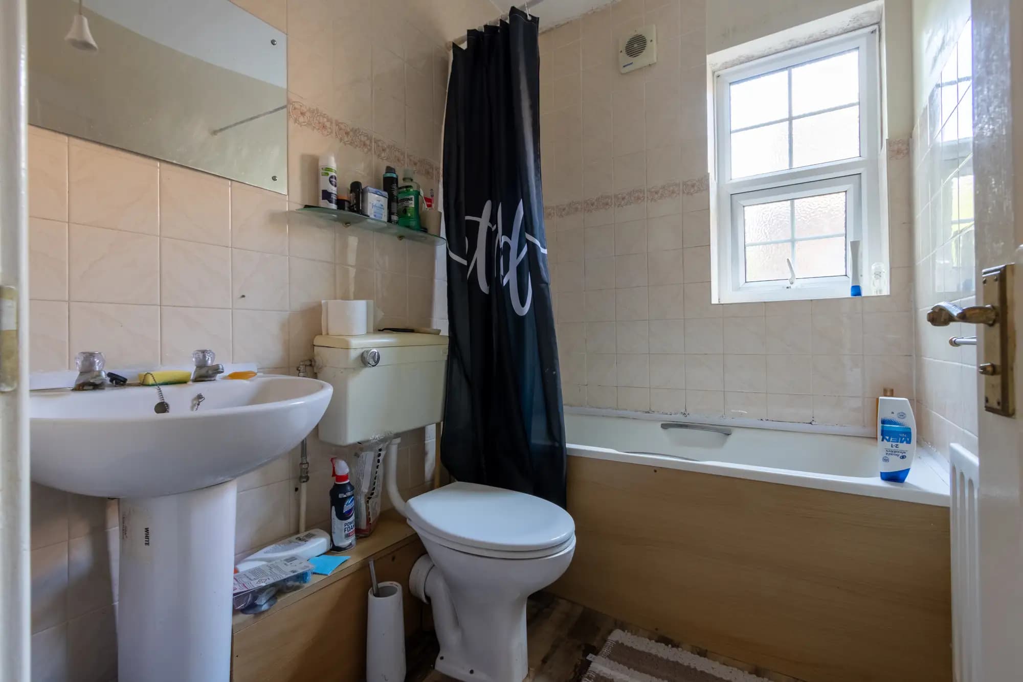 property photo 8 of 17