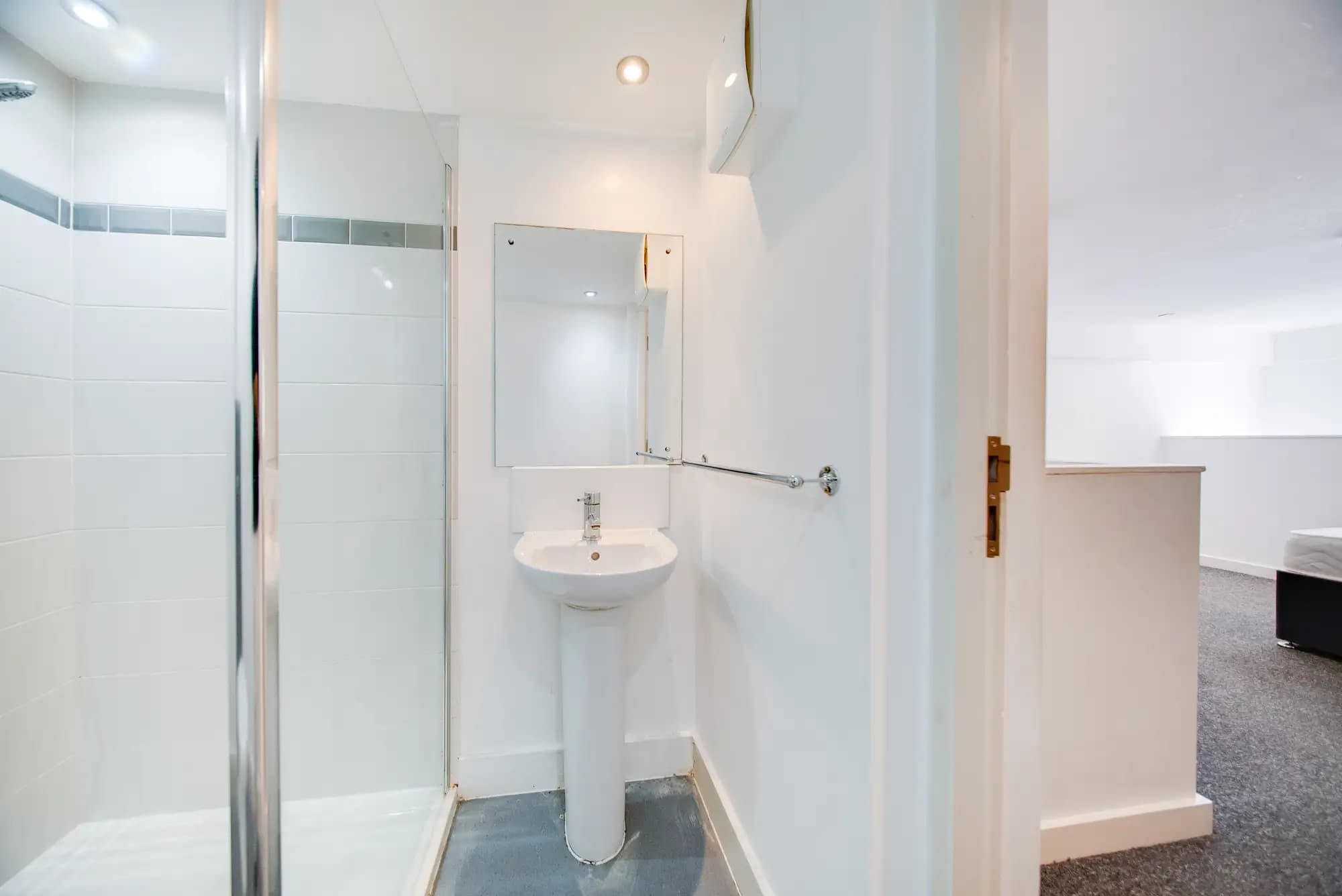 property photo 6 of 13