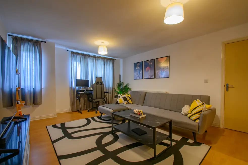 property photo 6 of 17
