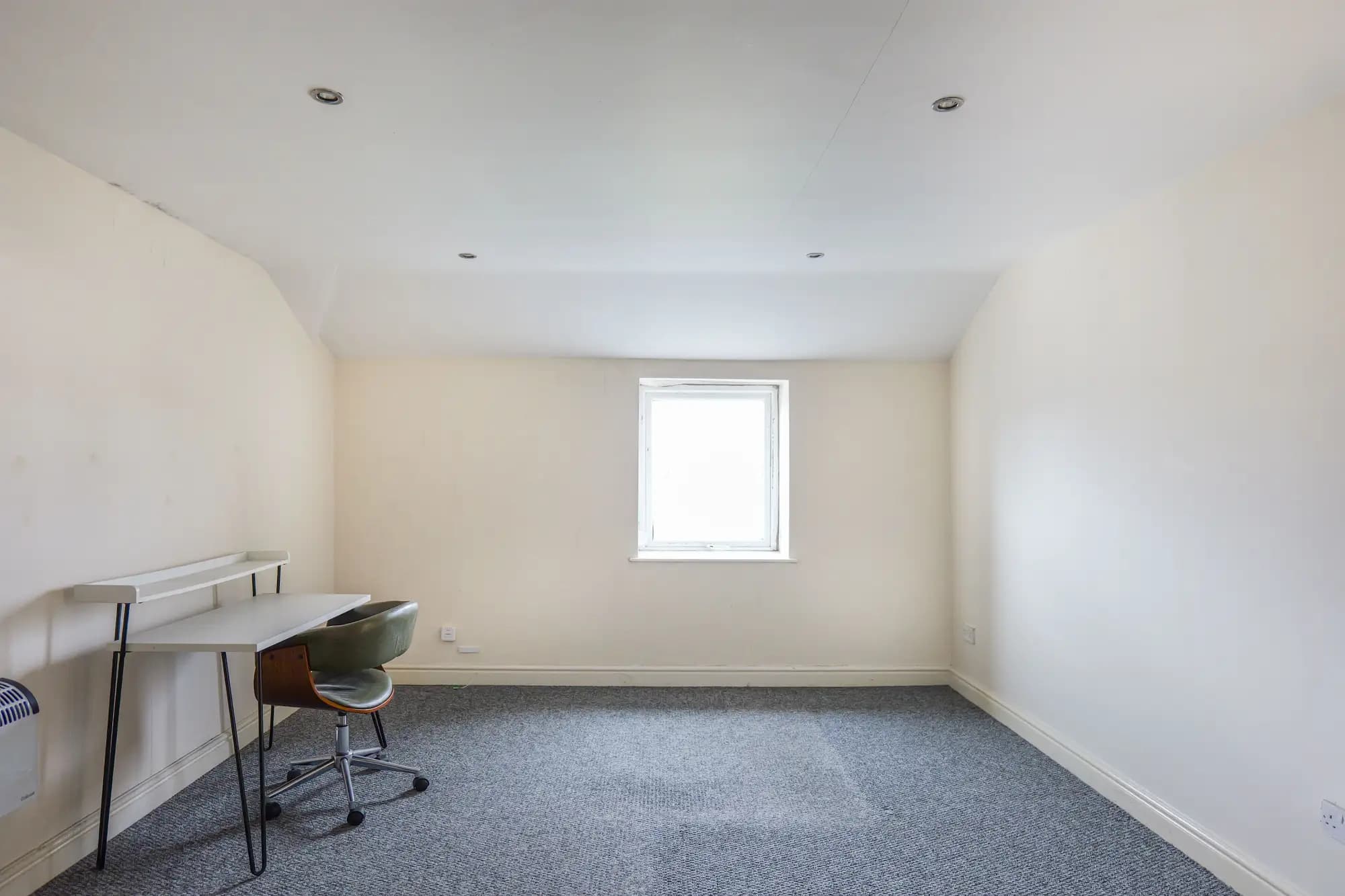 property photo 11 of 16