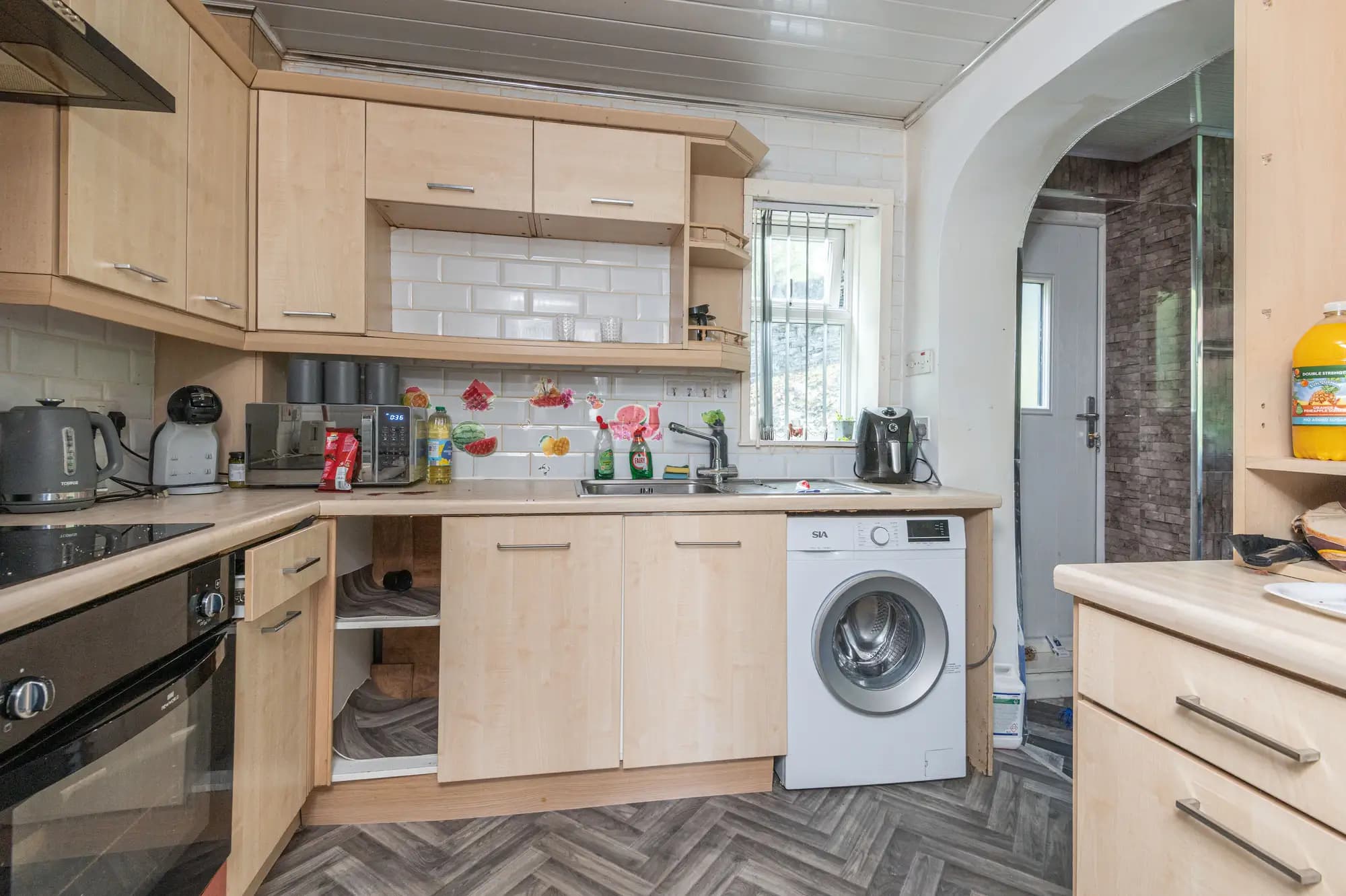 property photo 6 of 20