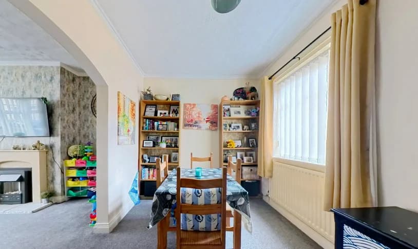 property photo 7 of 16