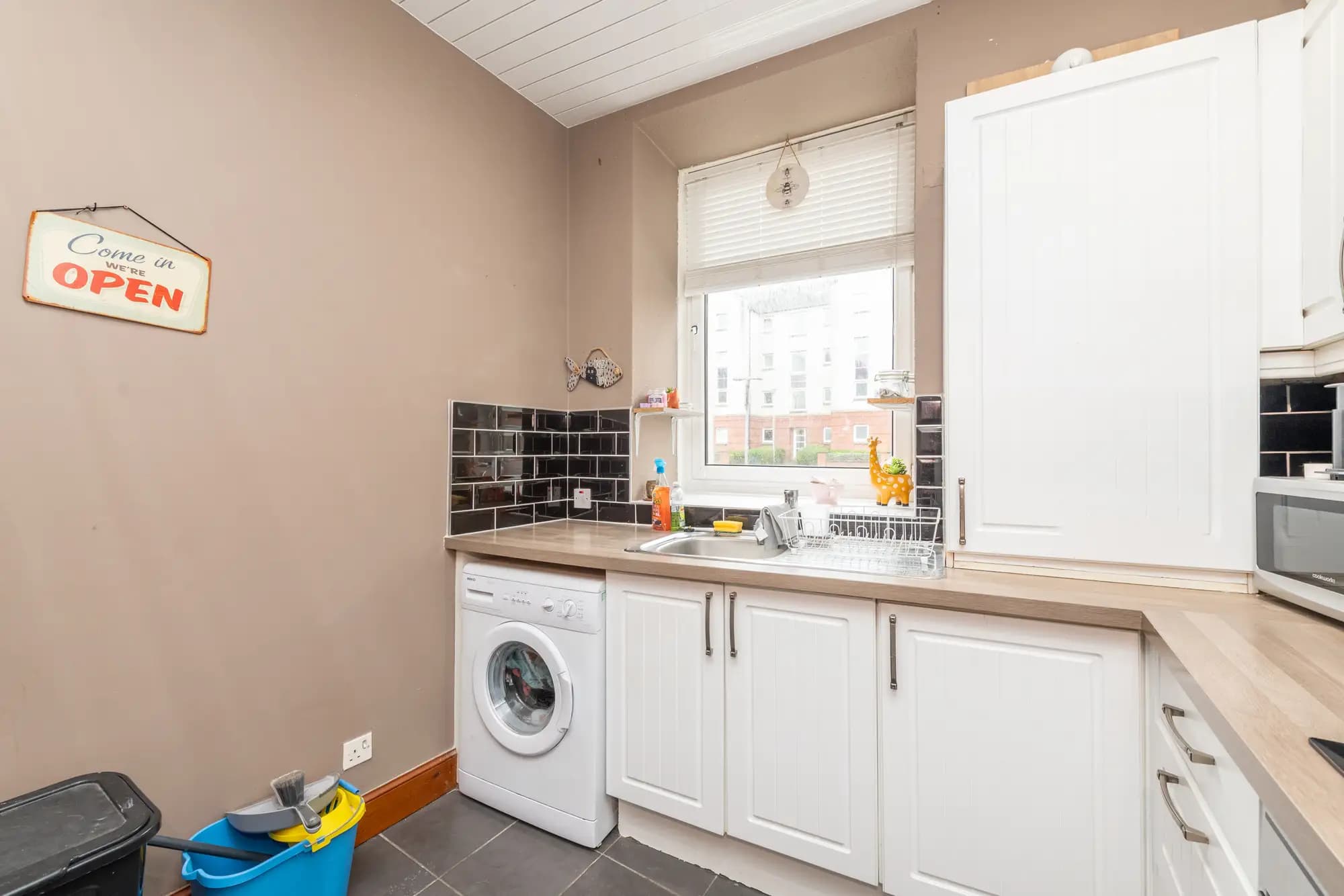 property photo 4 of 17