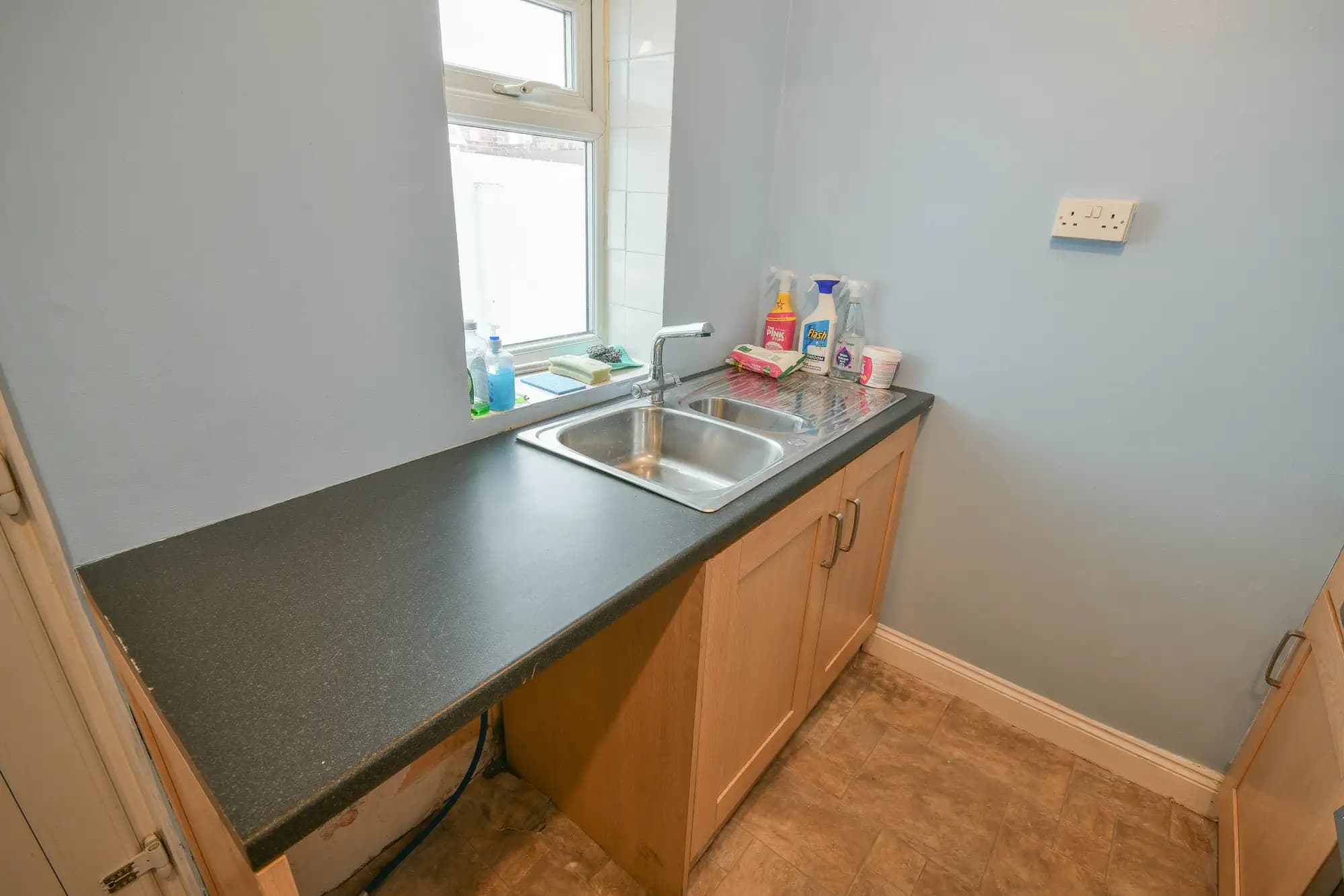 property photo 7 of 16