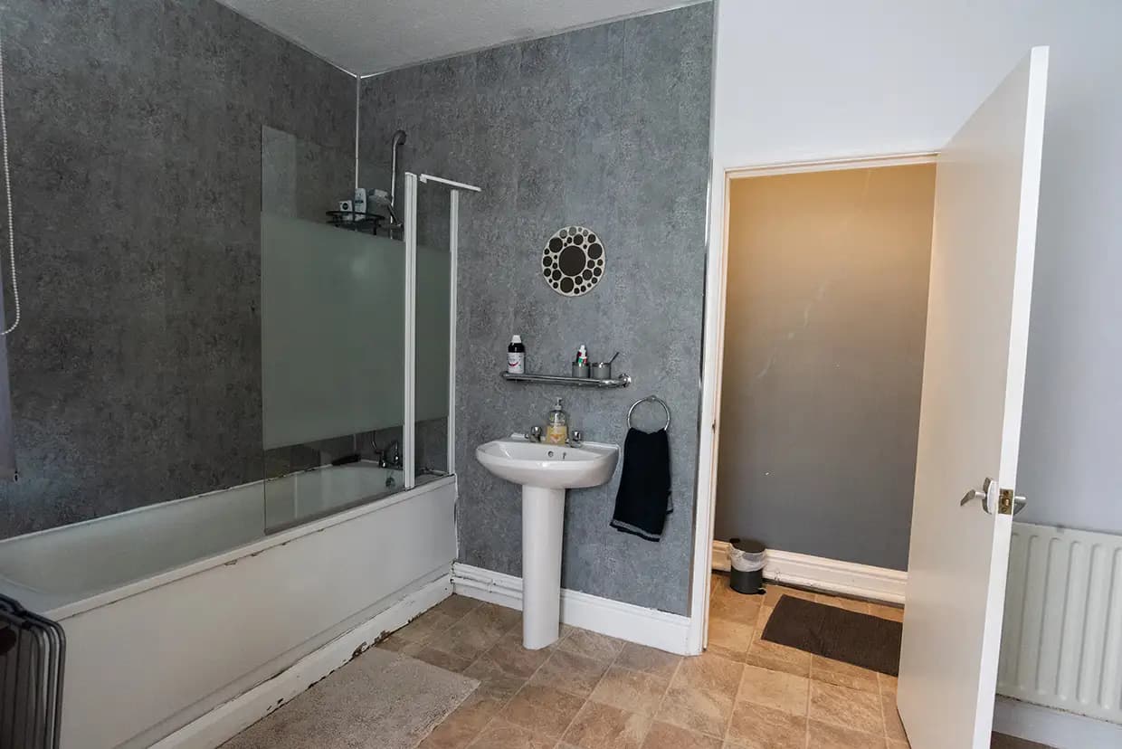 property photo 10 of 23