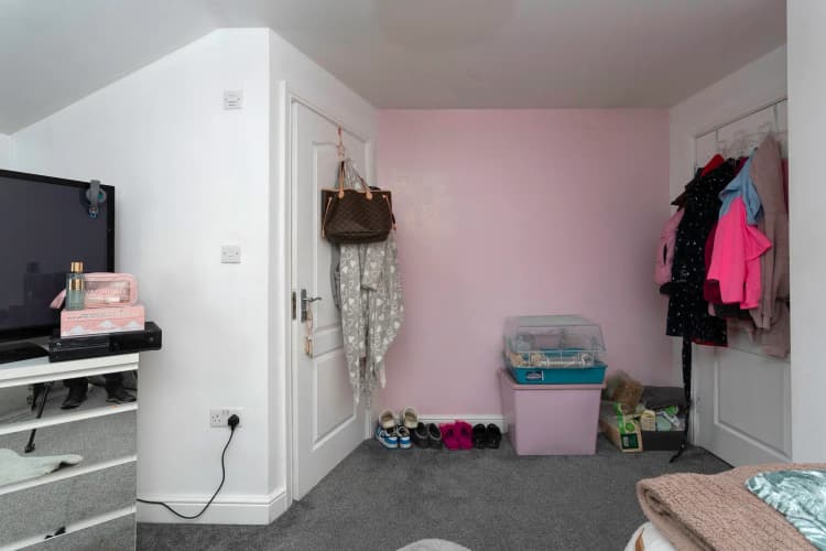 property photo 14 of 27