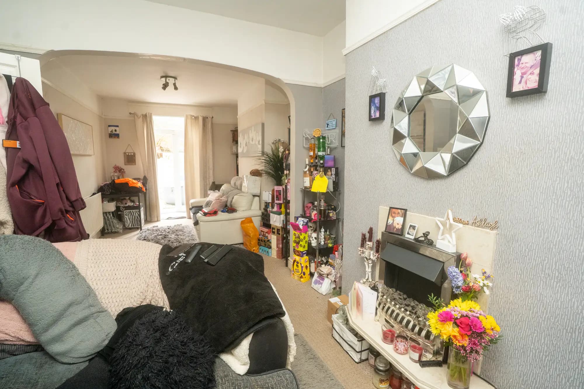 property photo 4 of 17