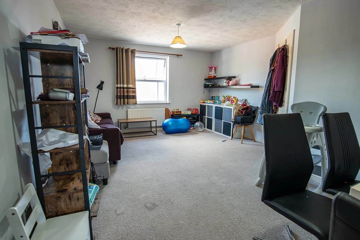 property photo 4 of 18