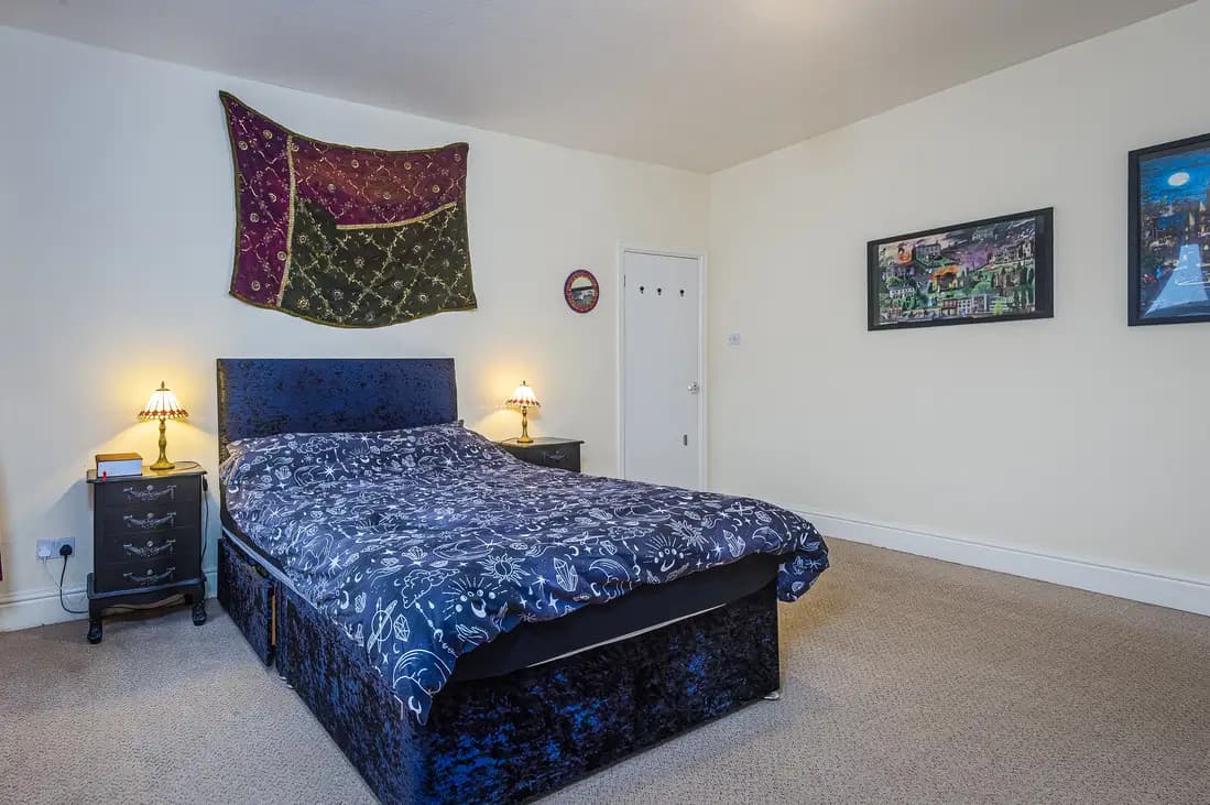 property photo 9 of 16