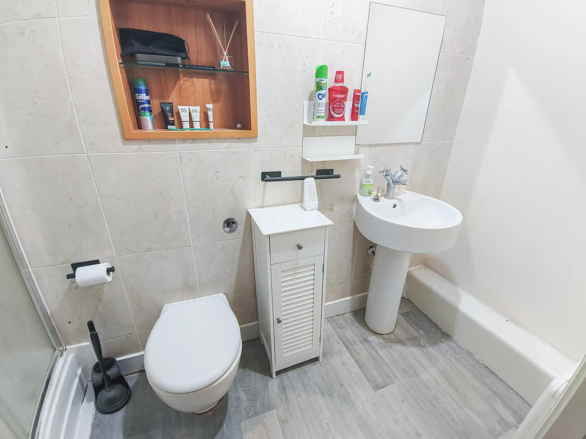 property photo 6 of 11