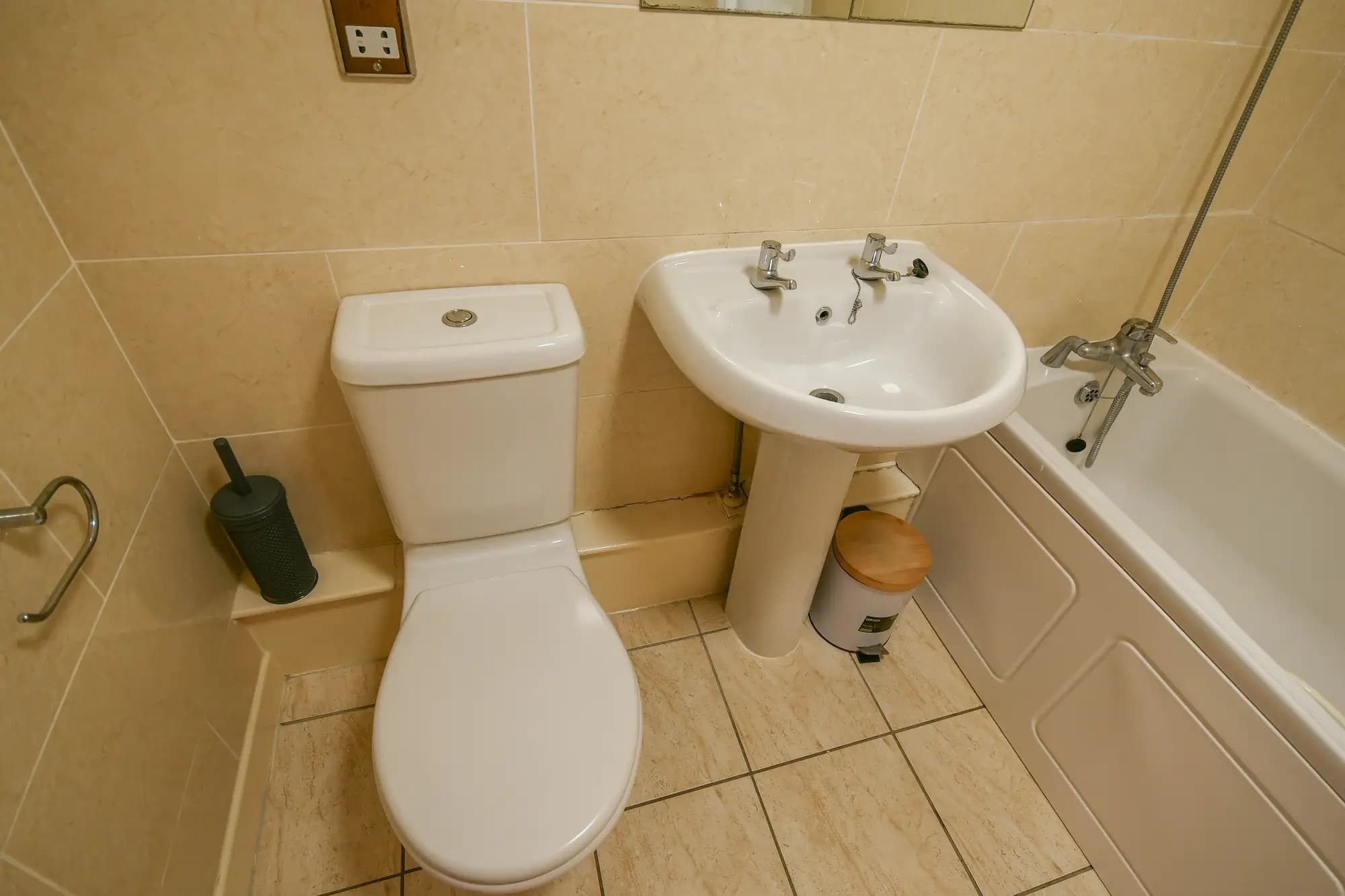 property photo 8 of 22