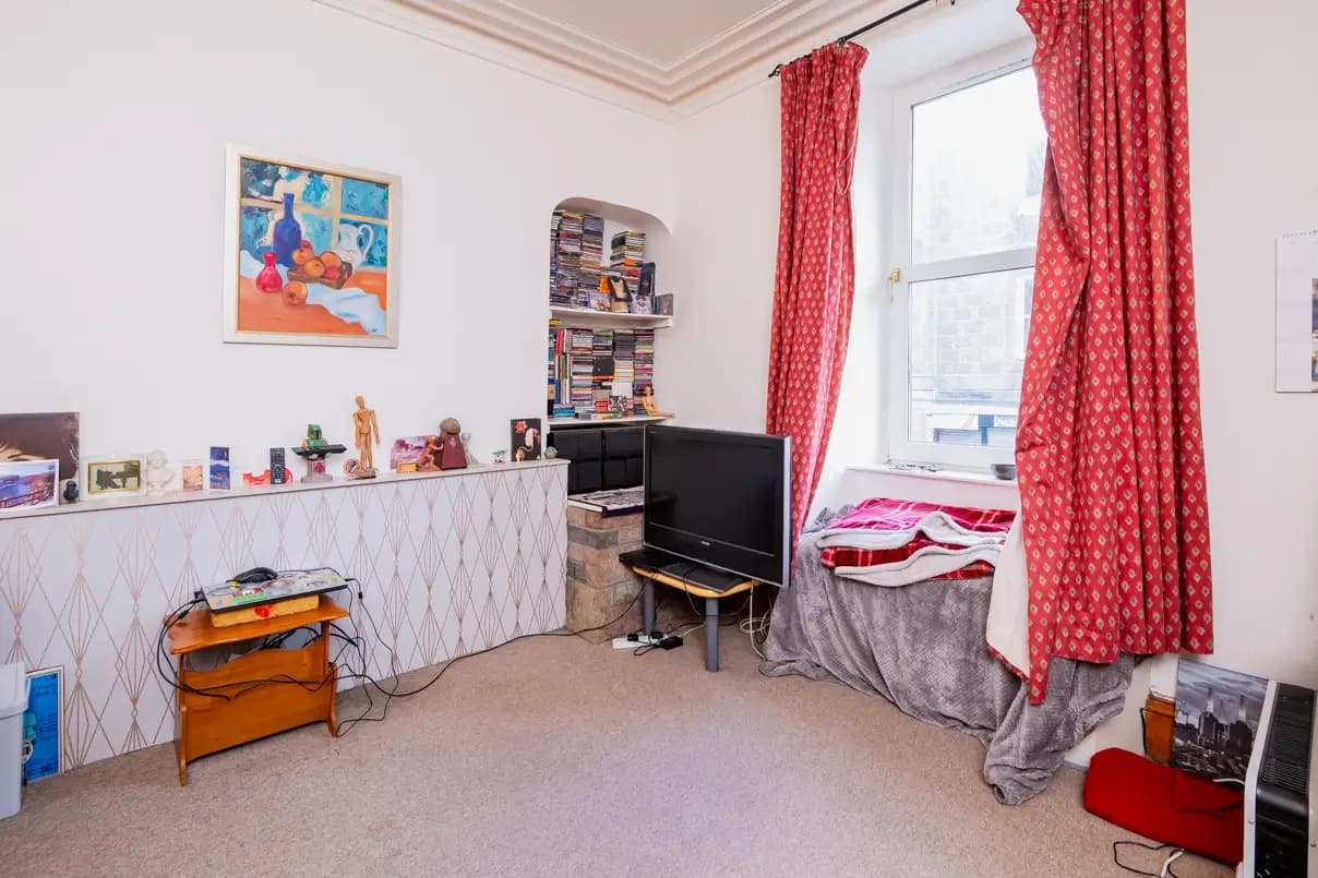 property photo 4 of 19