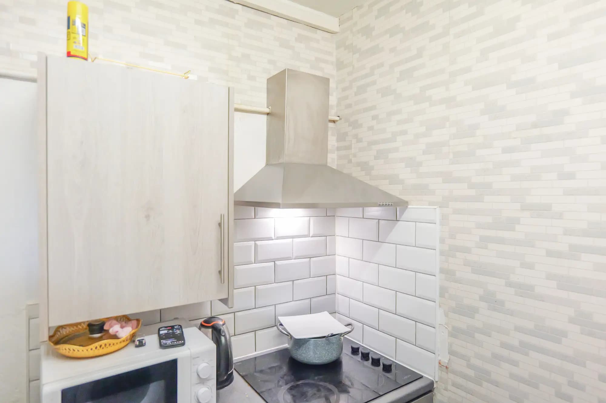 property photo 6 of 19