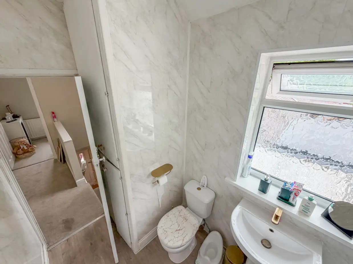 property photo 15 of 33