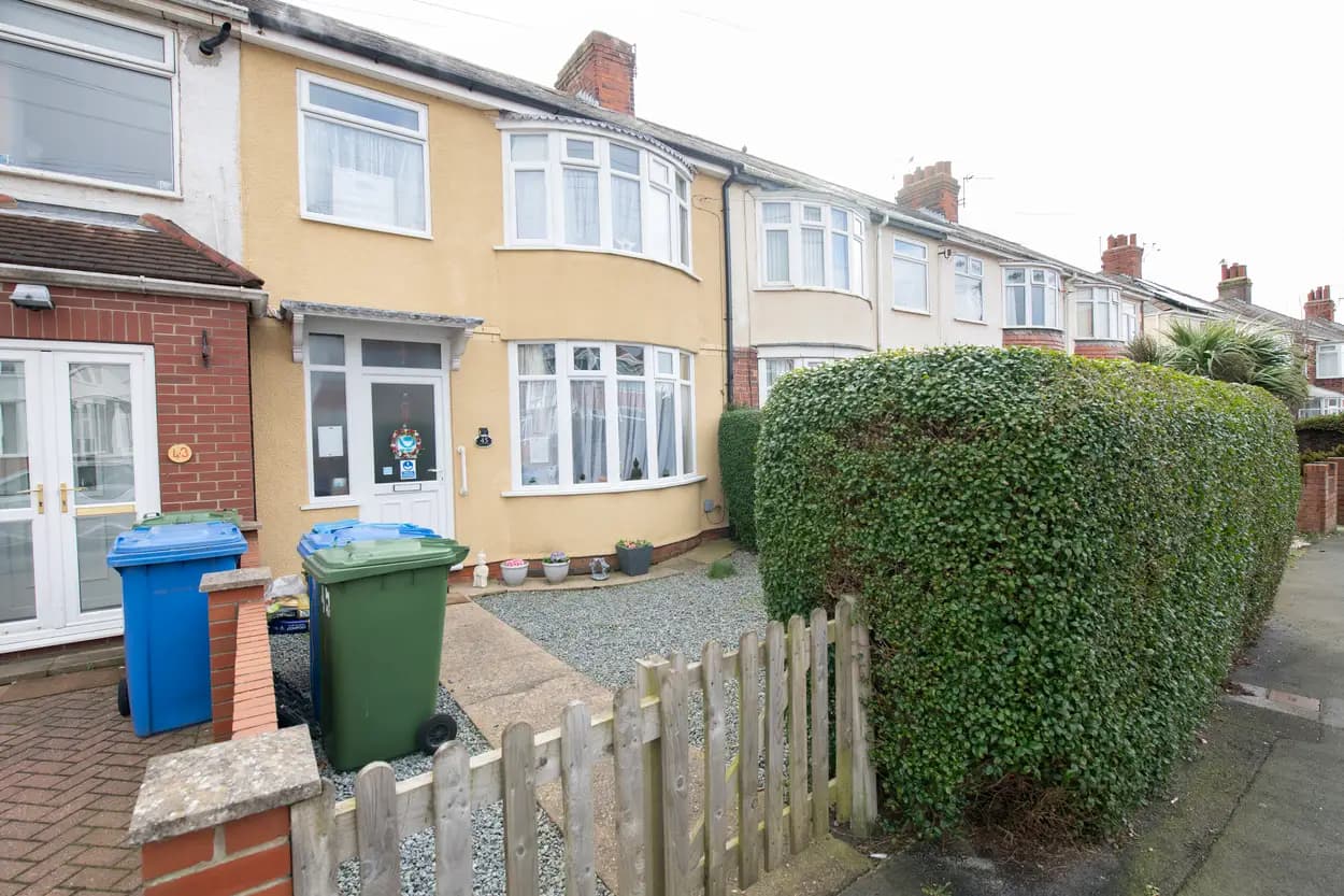 property photo 8 of 16