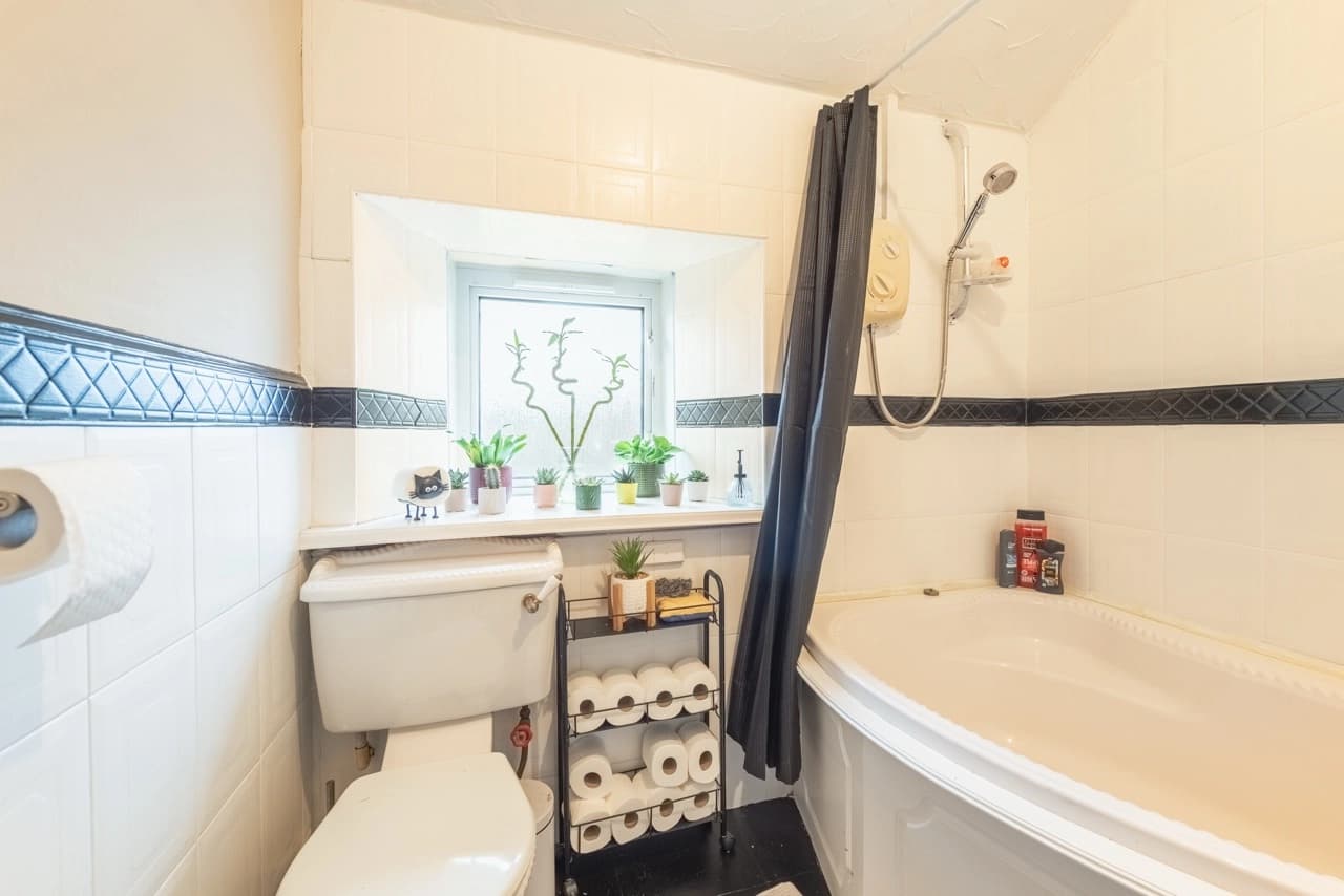 property photo 13 of 32