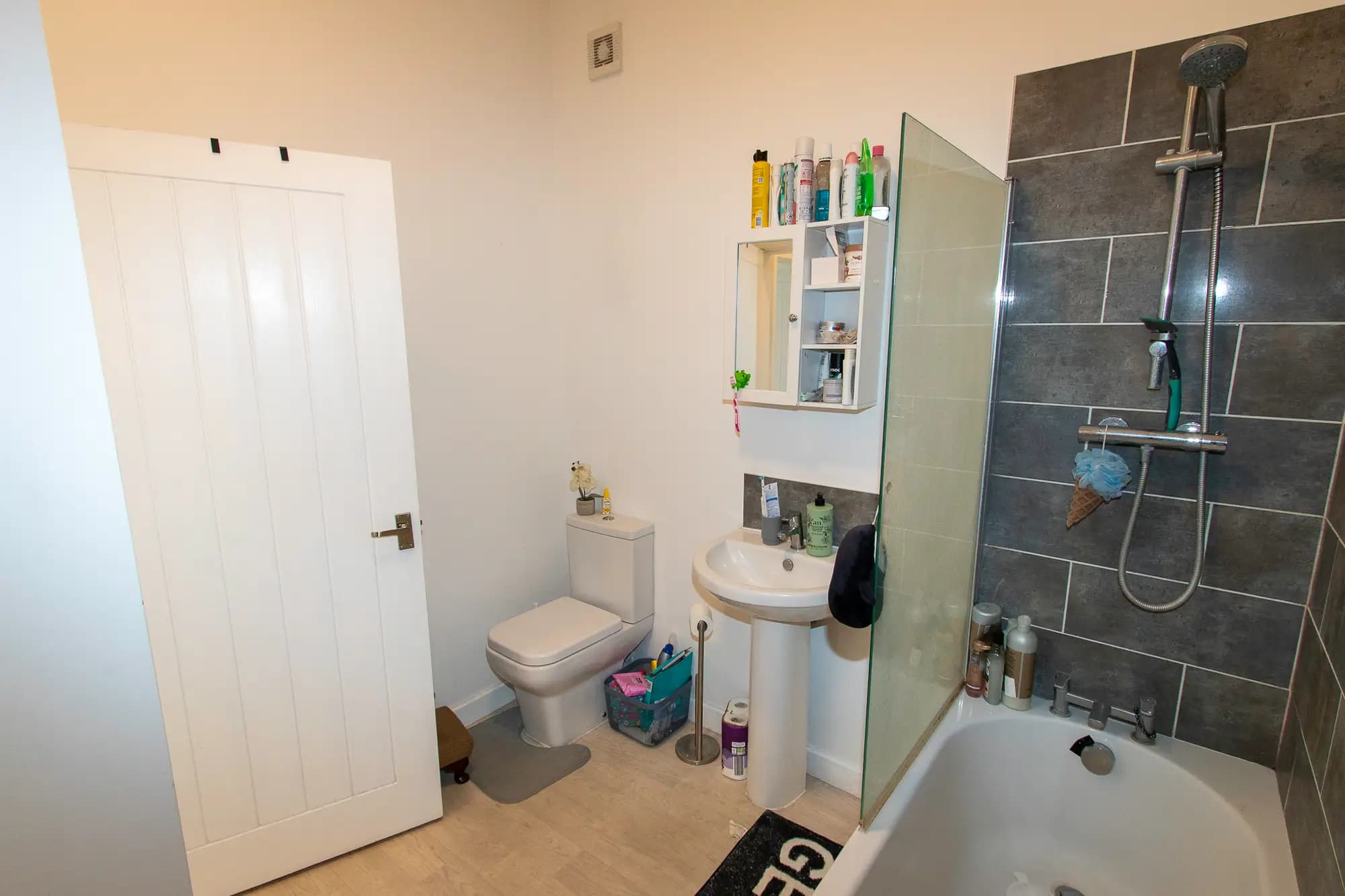property photo 5 of 15