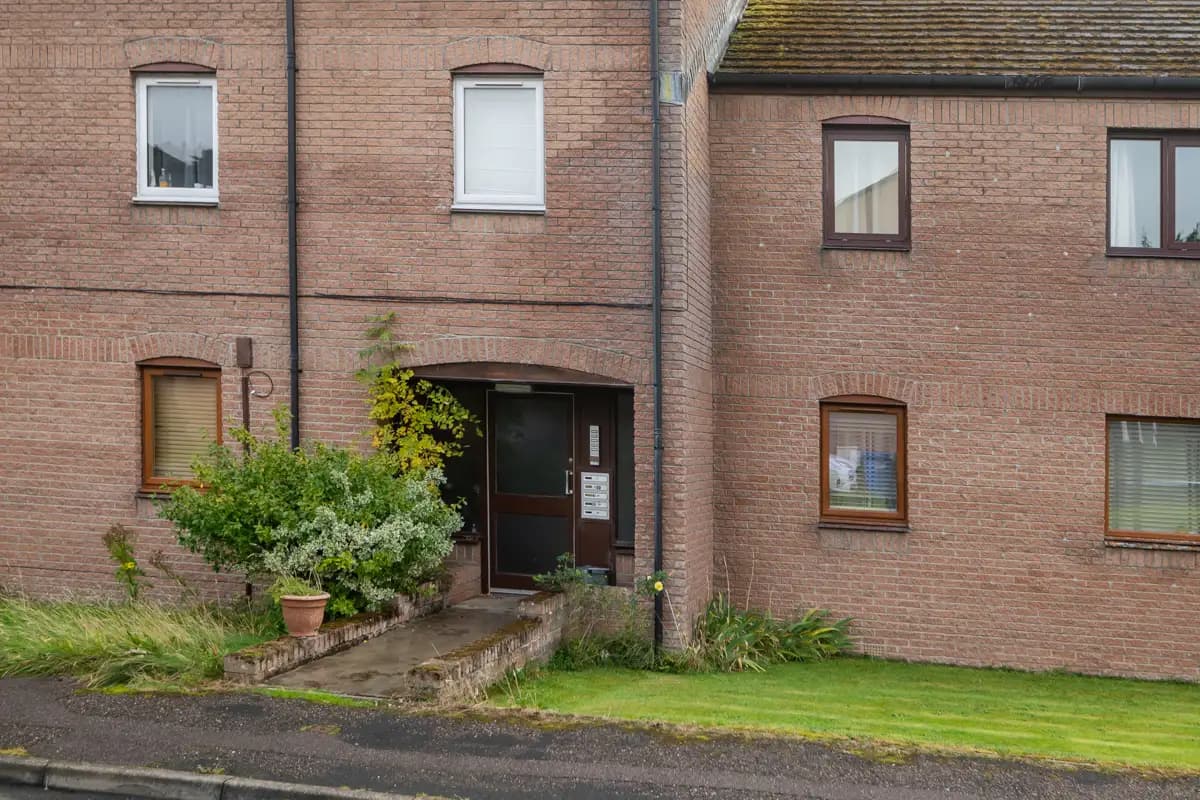 property photo 15 of 17