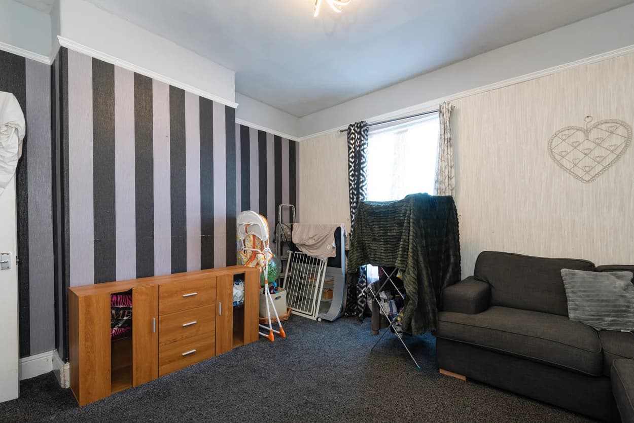 property photo 6 of 28