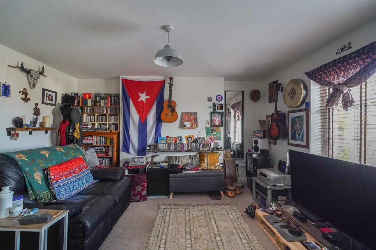 property photo 4 of 16