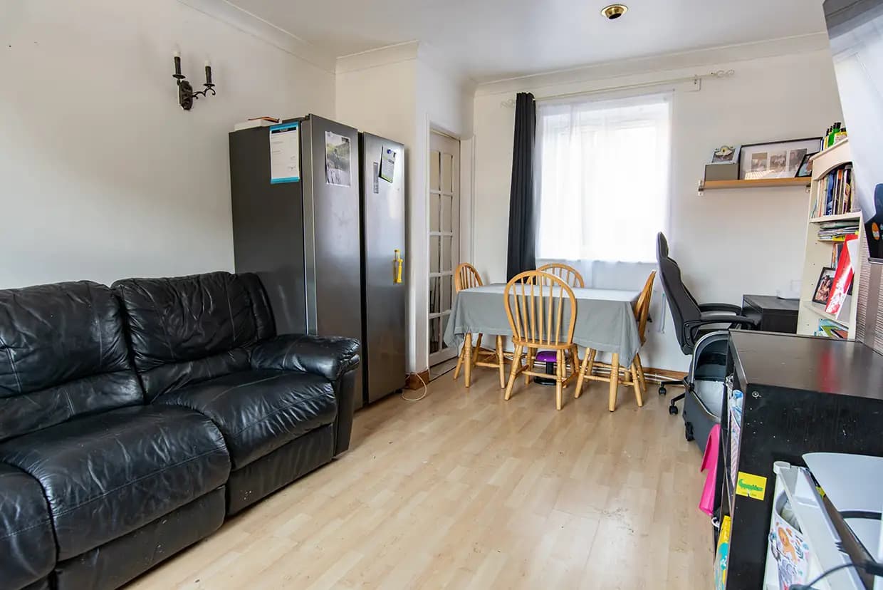 property photo 4 of 17