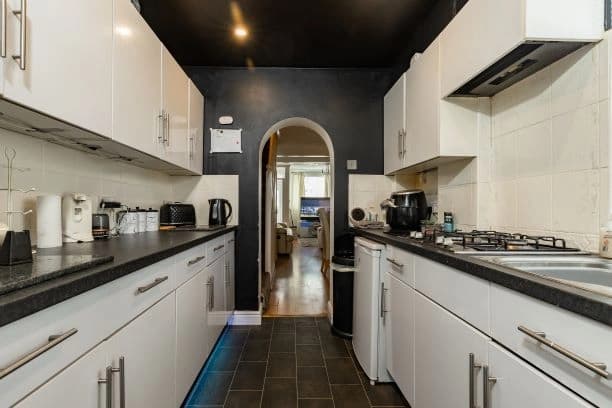 property photo 5 of 16