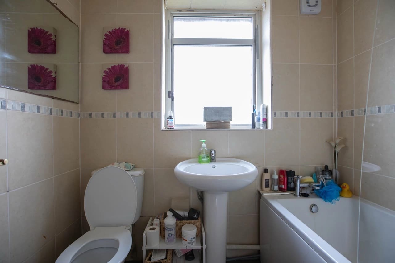 property photo 8 of 22