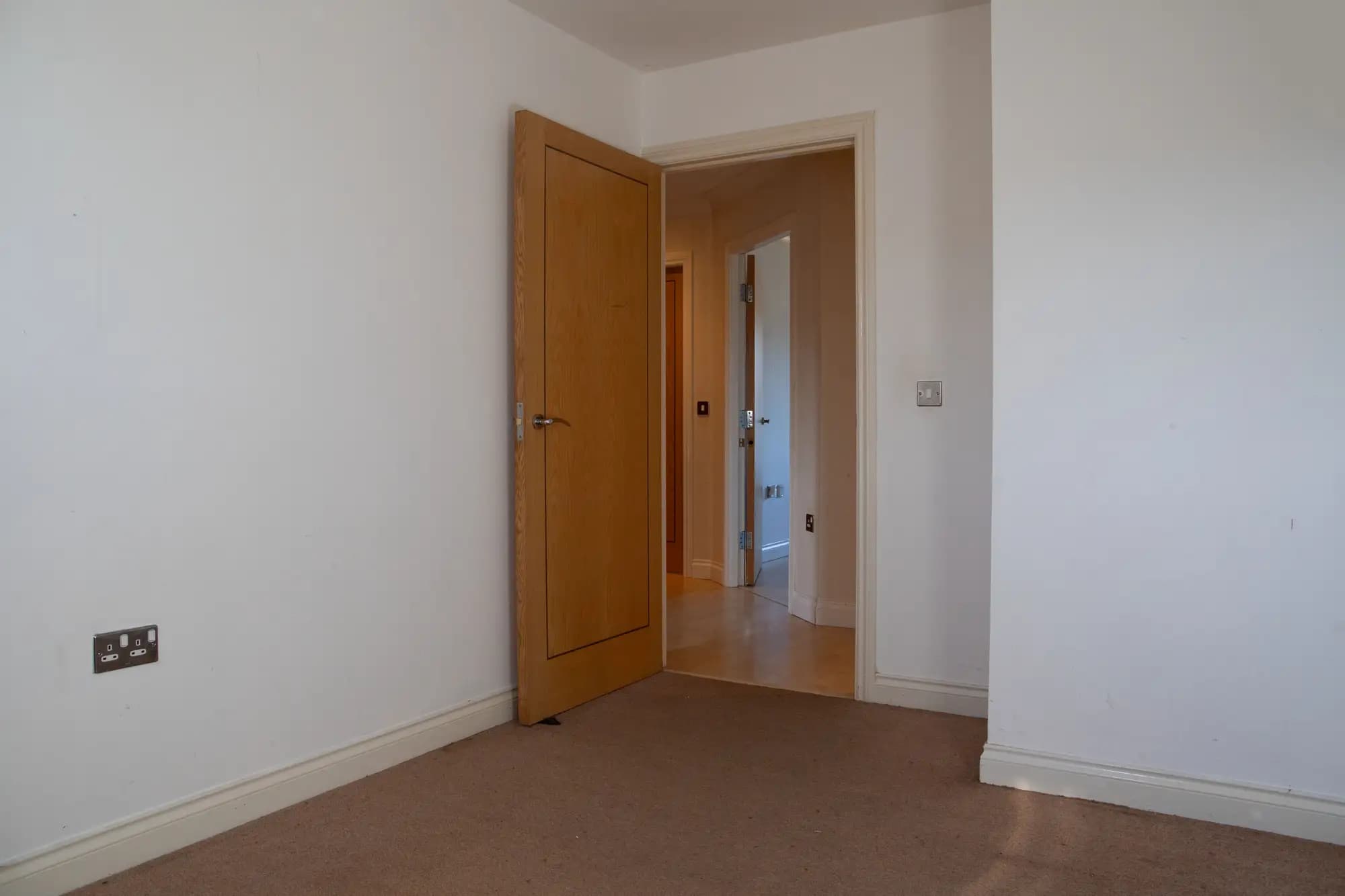 property photo 11 of 17