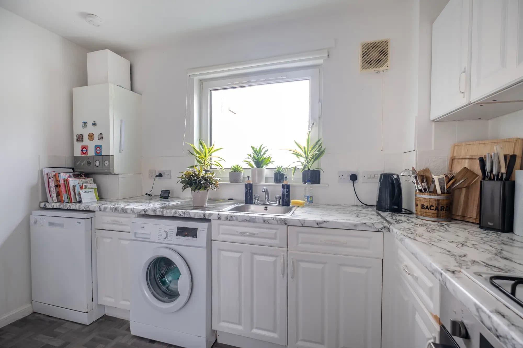 property photo 8 of 27