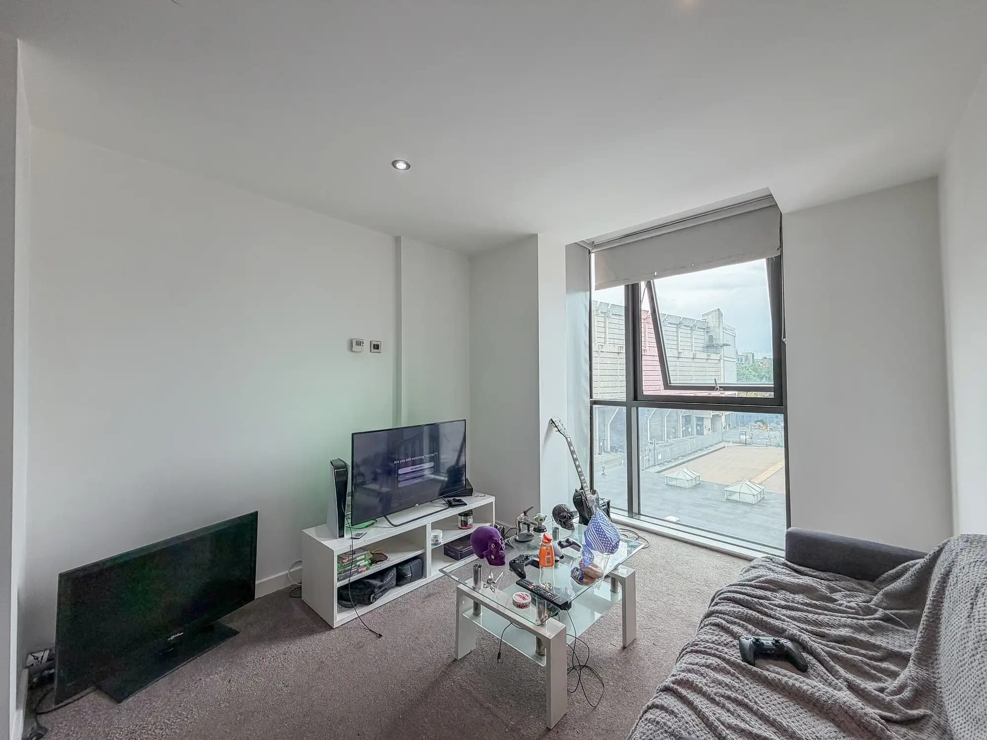 property photo 4 of 16