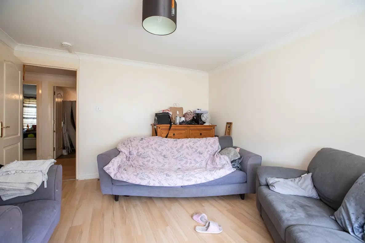 property photo 4 of 10