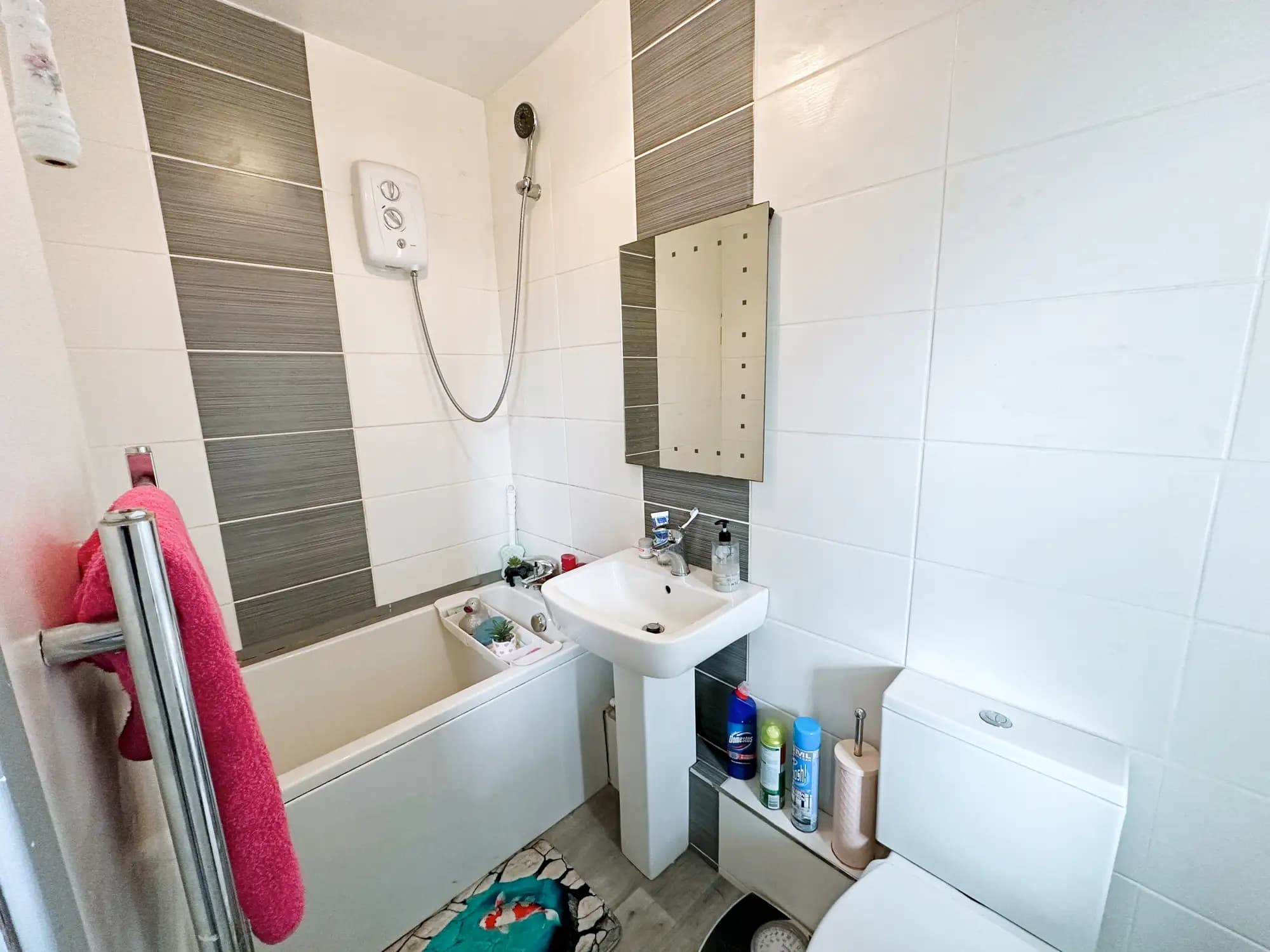 property photo 8 of 32