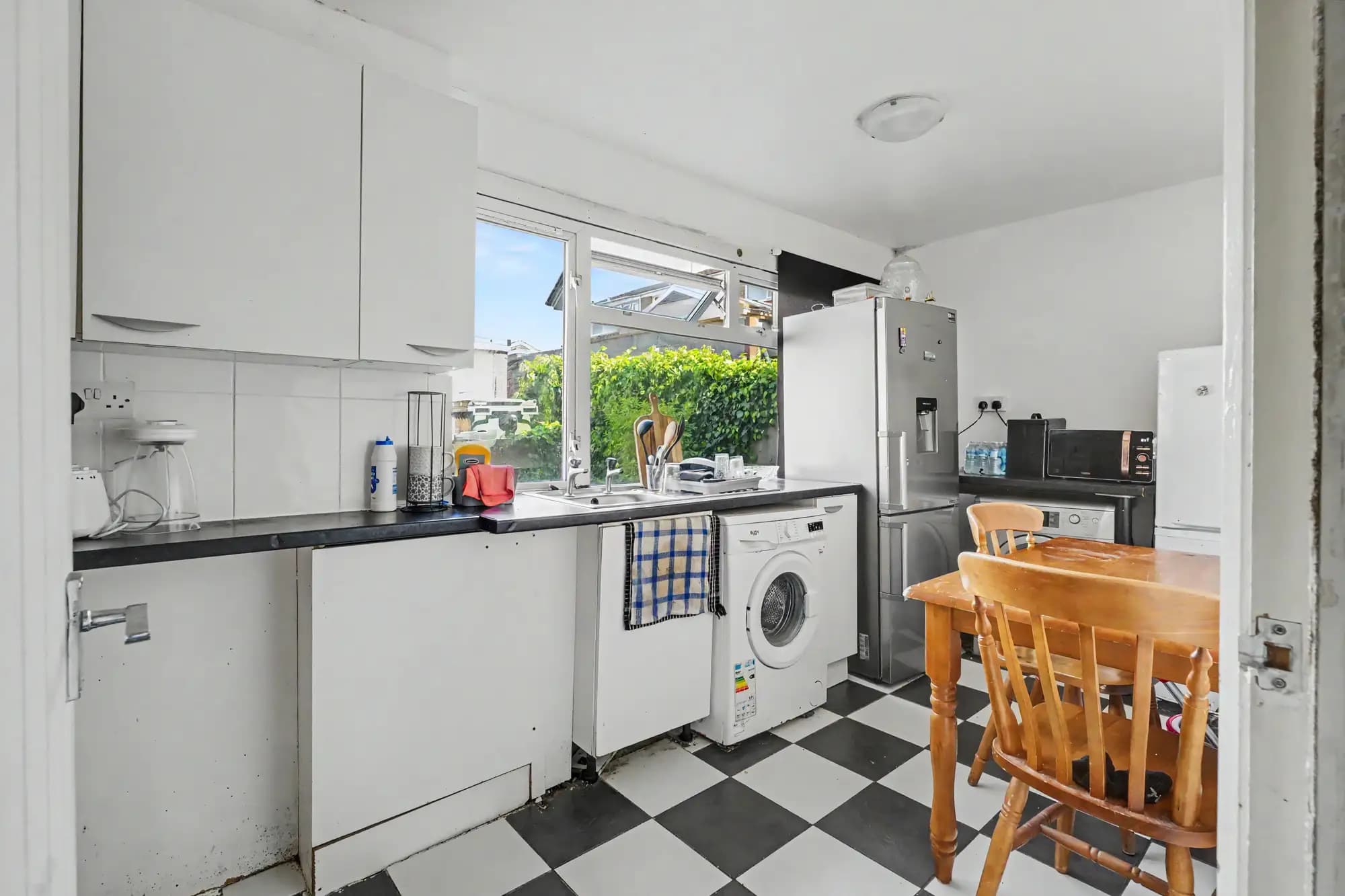 property photo 4 of 12