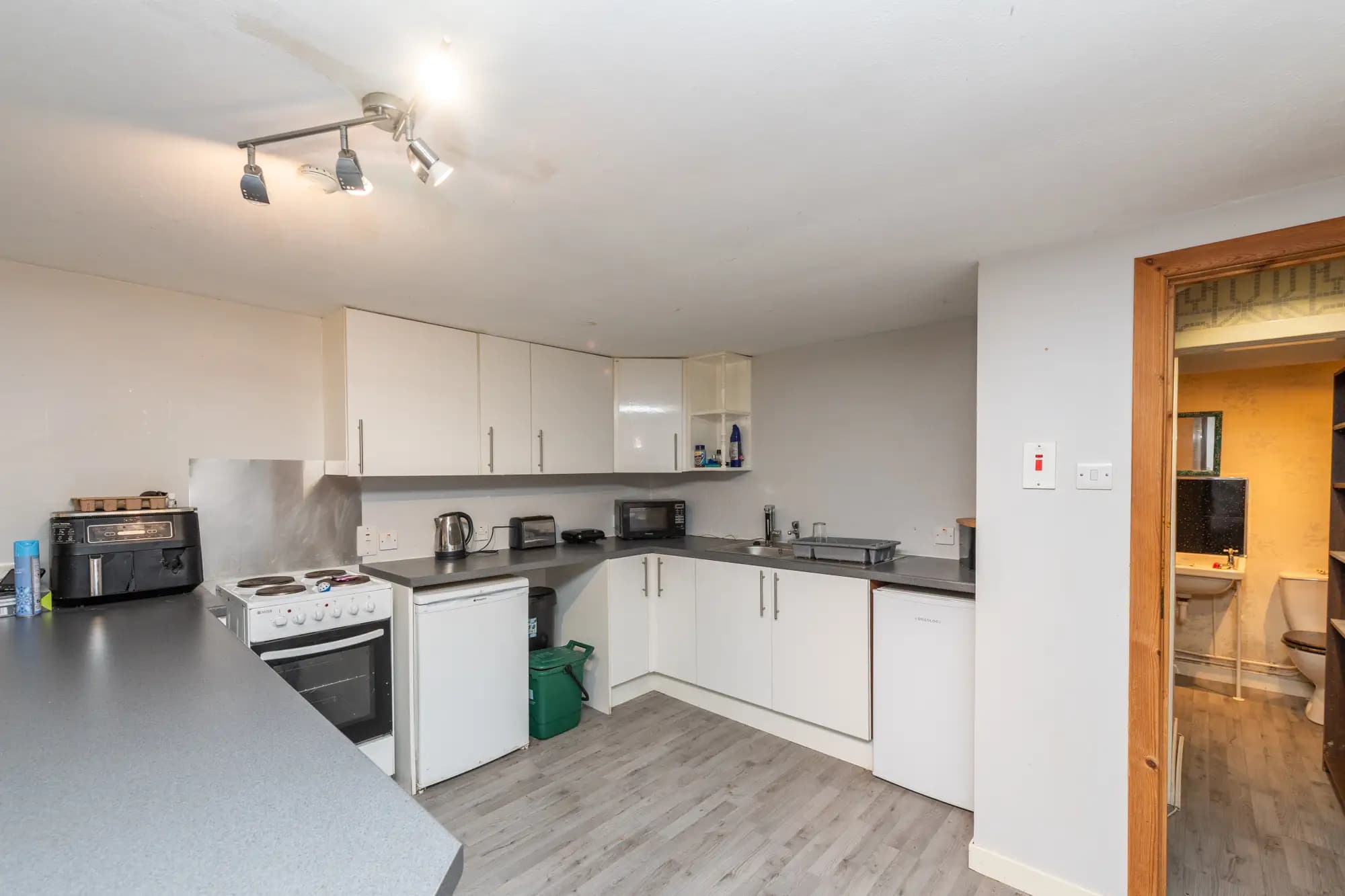 property photo 11 of 26