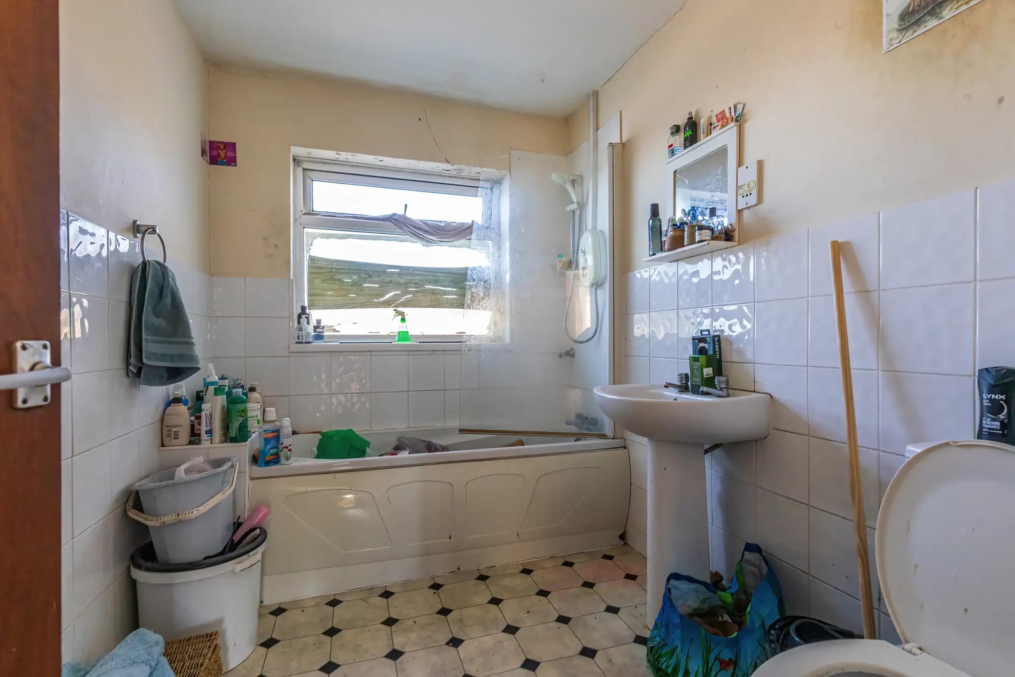 property photo 7 of 11