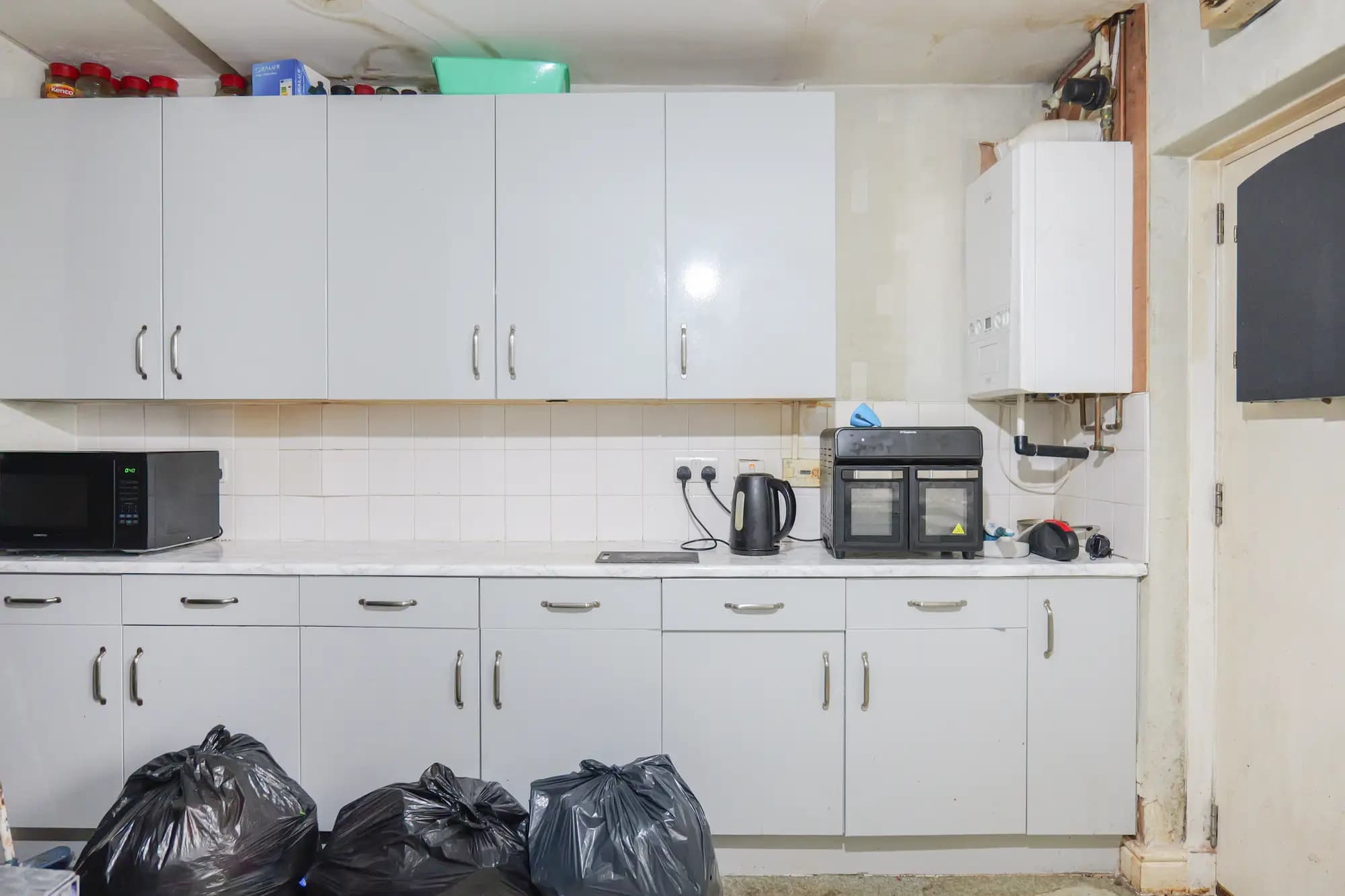 property photo 5 of 15