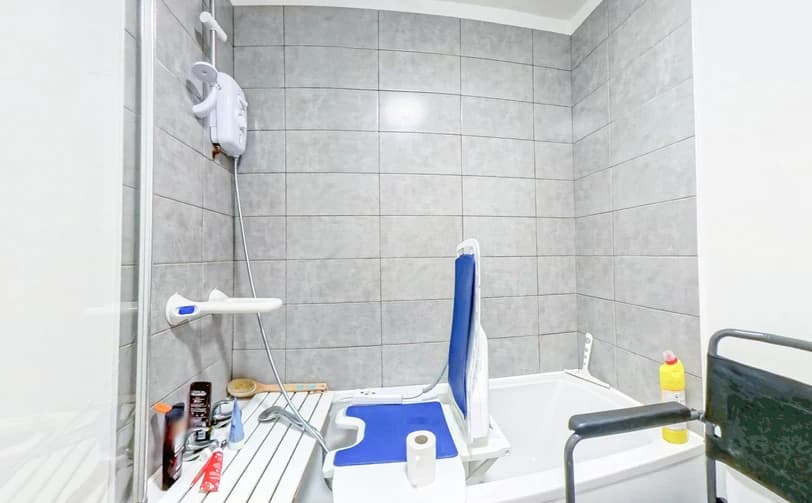 property photo 6 of 15