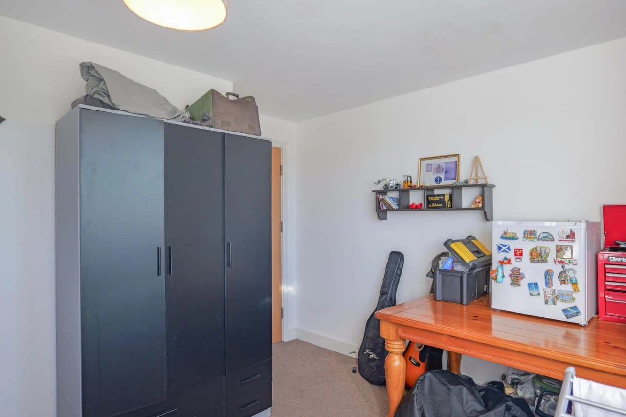 property photo 11 of 16
