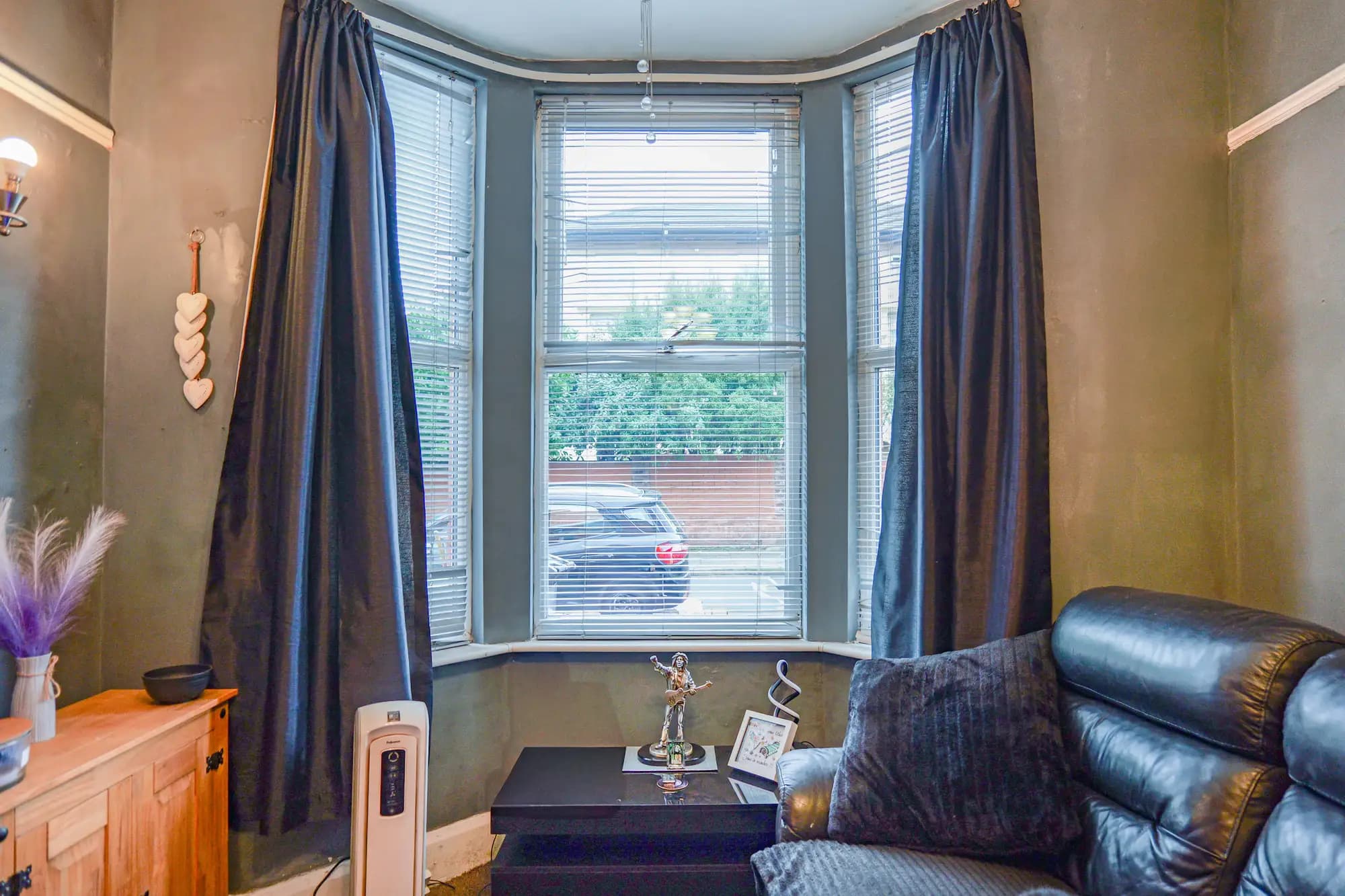 property photo 5 of 29